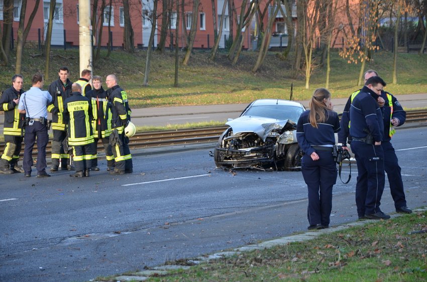 VU PKW Baum Koeln Muelheim Pfaelzischer Ring P045.JPG